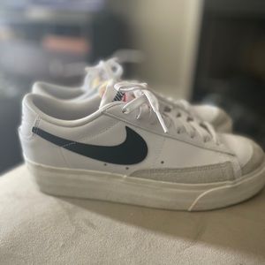 Women's Nike Sneakers Shoes Size 9